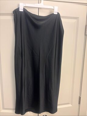 Old Navy Black Midi Skirt - Smooth Draped Silhouette